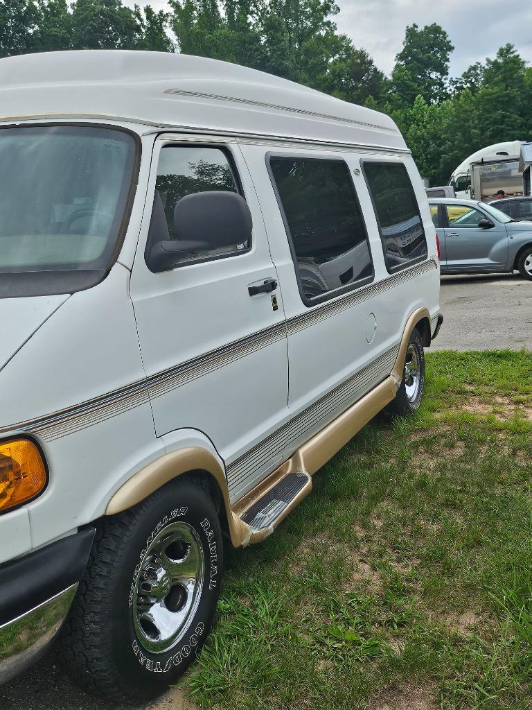1998 Dodge 1500 Ram Van - $7,995
